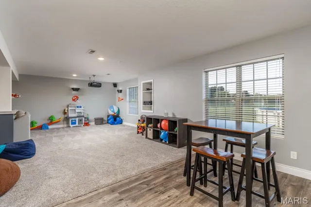 $559,900 | 22805 Green Hills Road, Lebanon, MO 65536