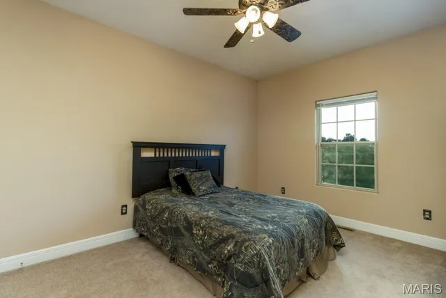 $559,900 | 22805 Green Hills Road, Lebanon, MO 65536