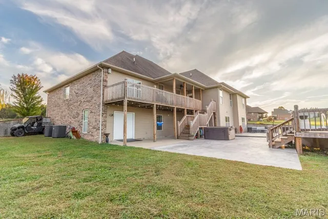 $559,900 | 22805 Green Hills Road, Lebanon, MO 65536