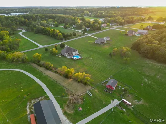 $559,900 | 22805 Green Hills Road, Lebanon, MO 65536