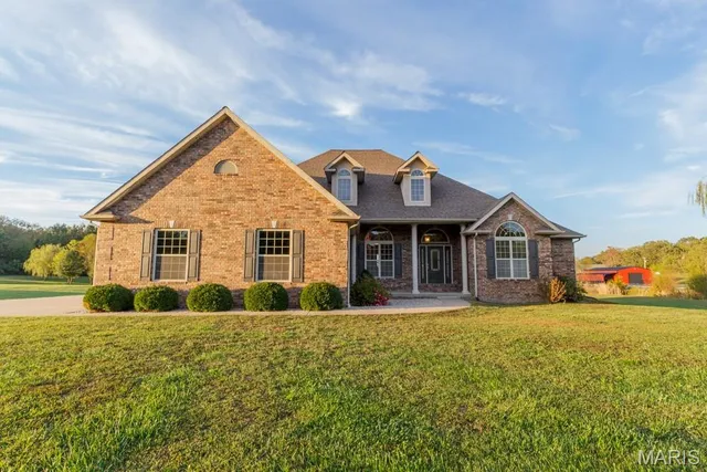 $559,900 | 22805 Green Hills Road, Lebanon, MO 65536