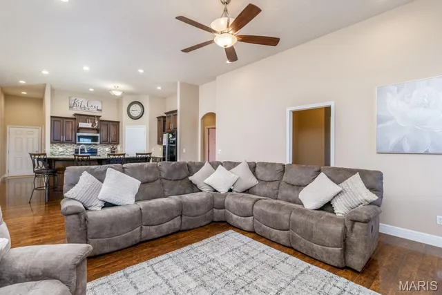 $559,900 | 22805 Green Hills Road, Lebanon, MO 65536