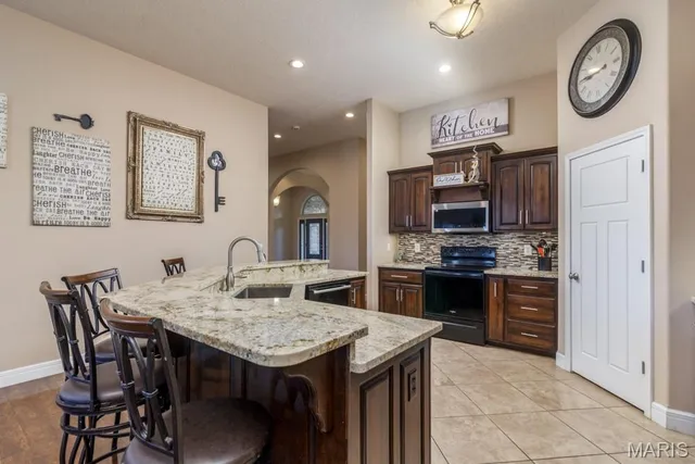 $559,900 | 22805 Green Hills Road, Lebanon, MO 65536