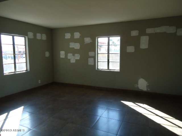 120 West Riverside Street Phoenix, AZ 85041 - Photo 25 of 32 Living Area
