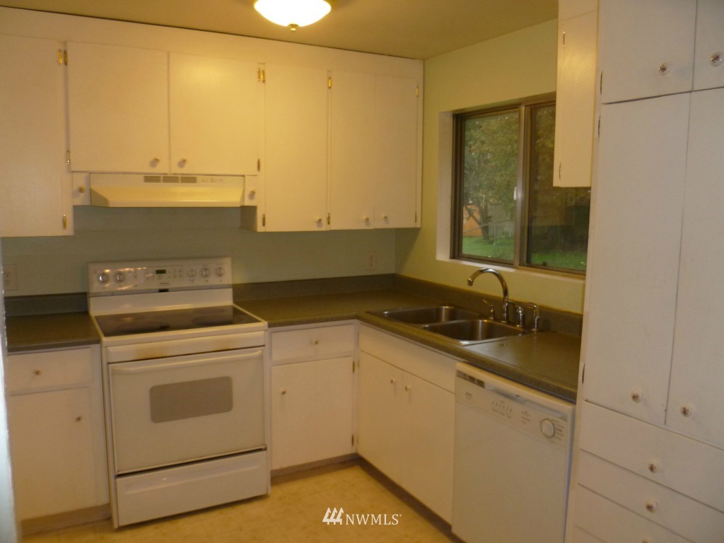 12720 Southeast 163rd Street Renton, WA 98058 - Photo 5 of 8 Gallery Image 5