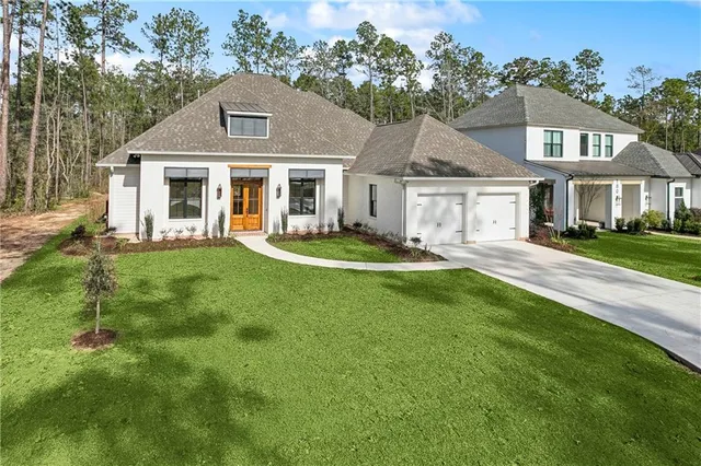 $720,000 | 184 Chateau Papillon, Mandeville, LA 70471