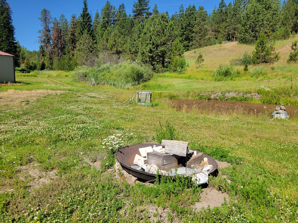 10525 Skunk Creek Road Cascade, ID 83611 - Photo 7 of 41 Firepit area