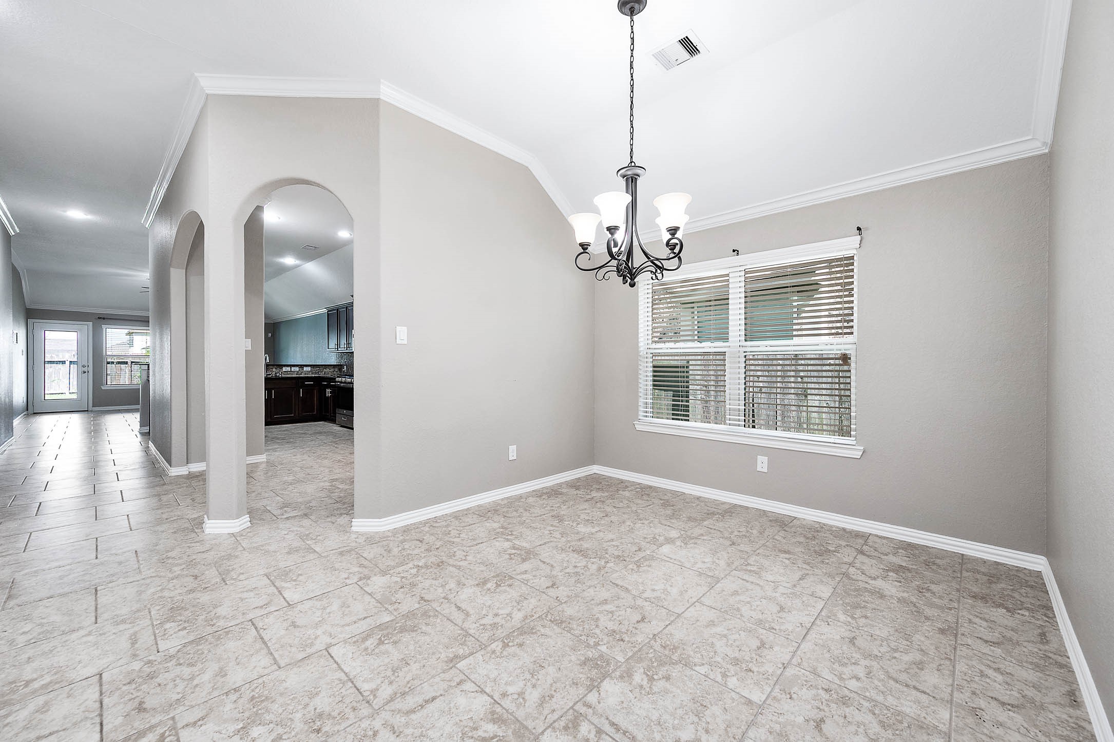 3050 Coreopsis Court Dickinson, TX 77539 - Photo 16 of 31 a view of livingroom with window