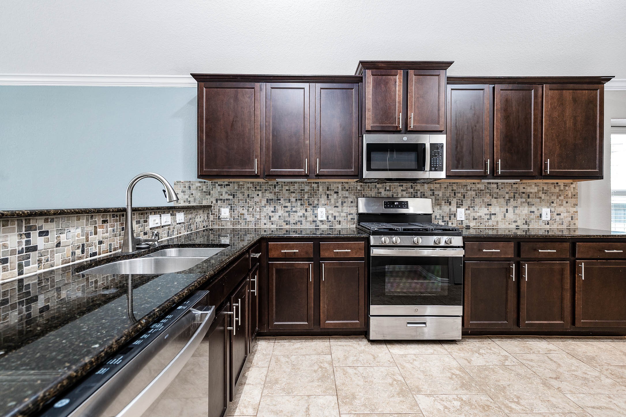 3050 Coreopsis Court Dickinson, TX 77539 - Photo 20 of 31 a kitchen with granite countertop a sink and steel appliances