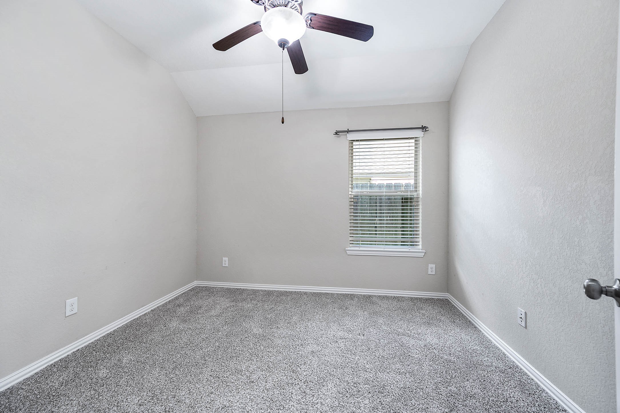 3050 Coreopsis Court Dickinson, TX 77539 - Photo 26 of 31 an empty room with a window