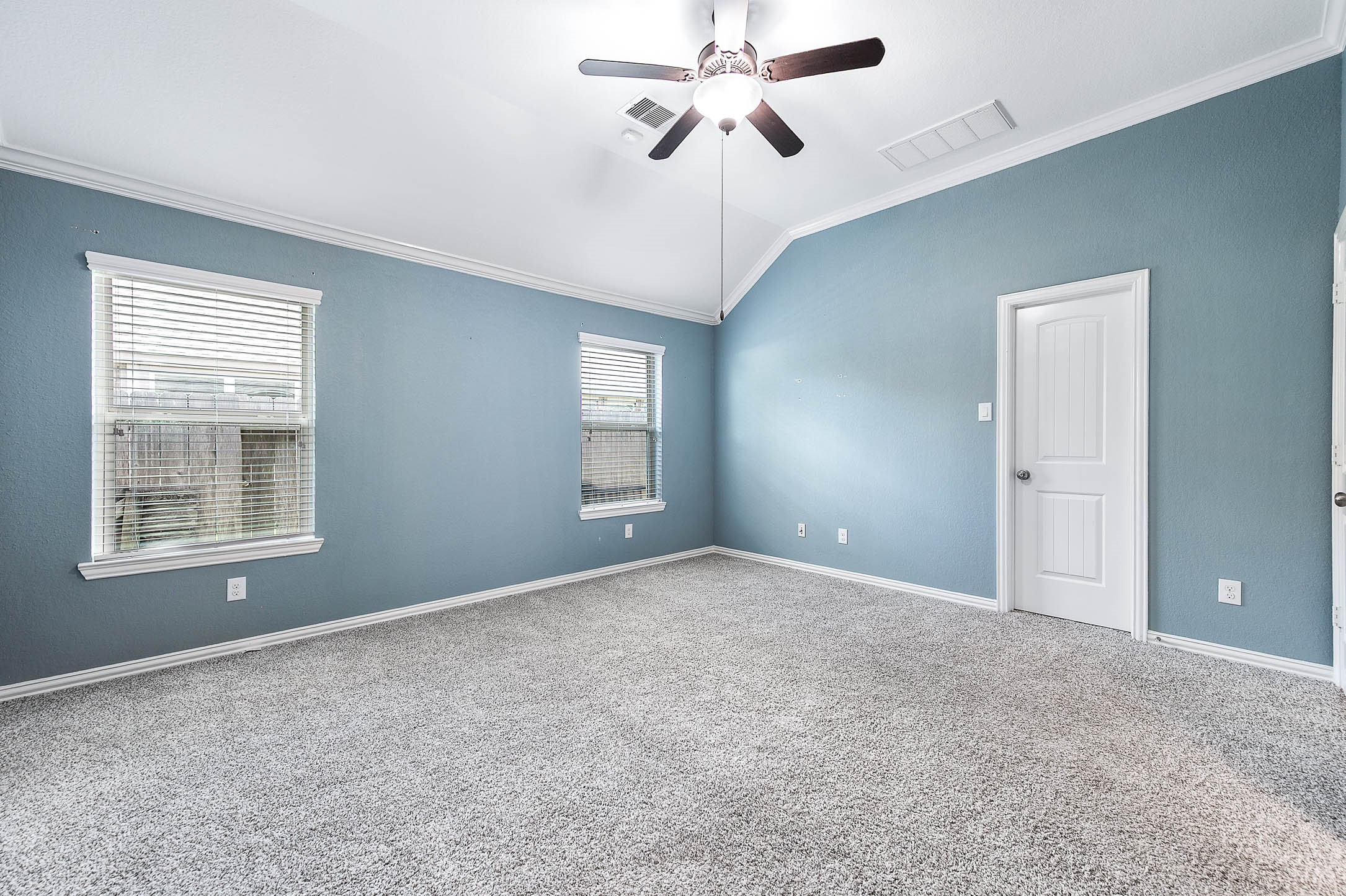 3050 Coreopsis Court Dickinson, TX 77539 - Photo 28 of 31 a view of a livingroom with a ceiling fan and window