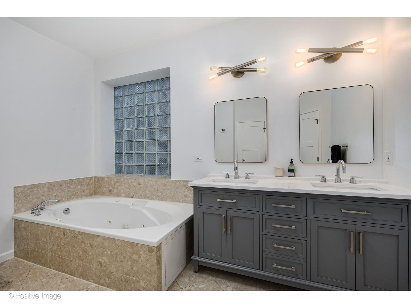 1751 West Division Street, Unit 2E Chicago, IL 60622 - Photo 16 of 24