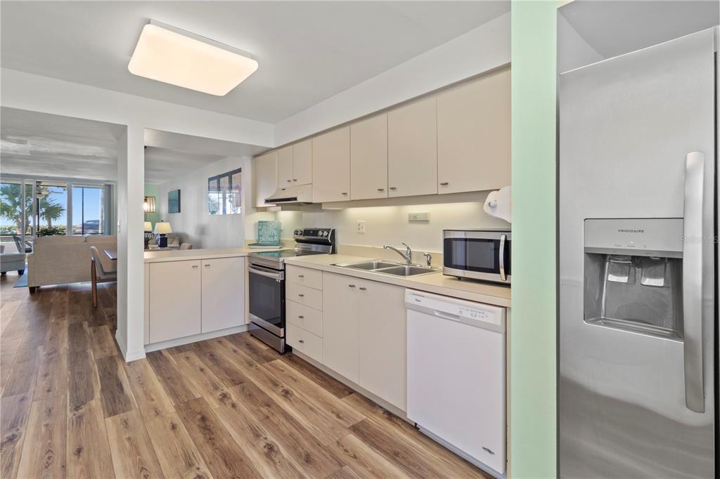 723 Bayport Way, Unit 723 Longboat Key, FL 34228 - Photo 8 of 67