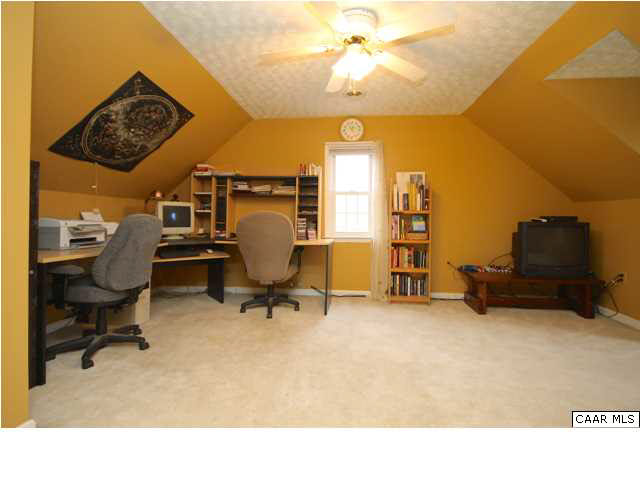 8607 3 Notch Road Louisa, VA 23093 - Photo 22 of 26 a living room with furniture