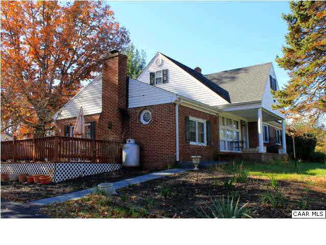 8607 3 Notch Road Louisa, VA 23093 - Photo 3 of 26 a view of a house with a yard