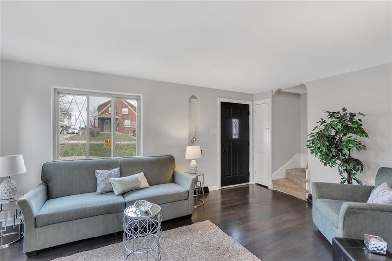 3320 Willett Road Pittsburgh, PA 15227 - Photo 3 of 19 Gallery Image 3