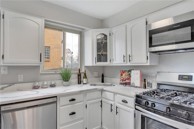 3320 Willett Road Pittsburgh, PA 15227 - Photo 7 of 19 Gallery Image 7
