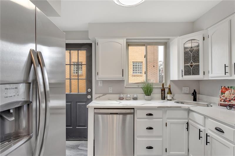 3320 Willett Road Pittsburgh, PA 15227 - Photo 8 of 19 Gallery Image 8