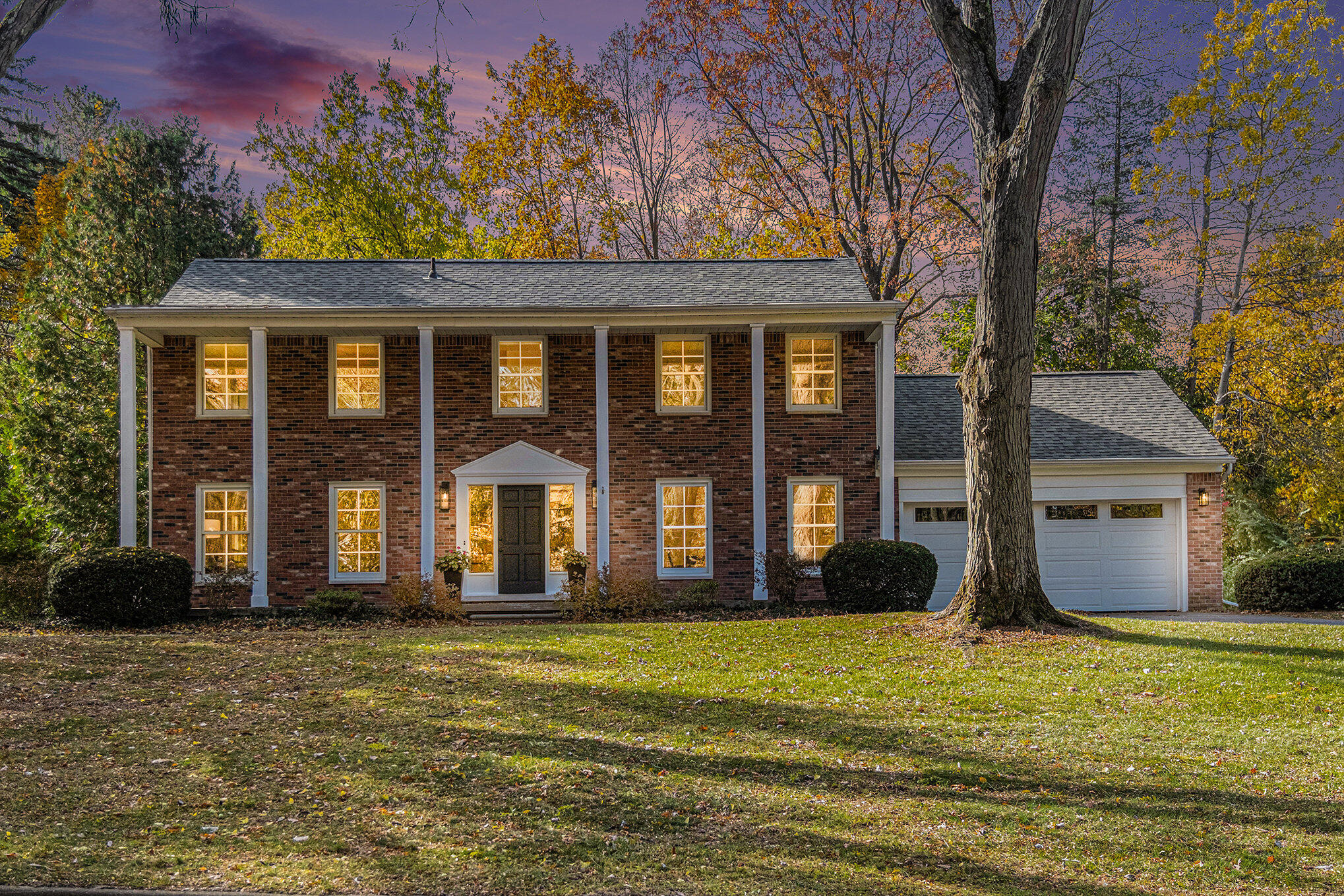 3075 Hunting Valley Road Ann Arbor, MI 48104 - Photo 2 of 60 002_sbp_92-twilight_394