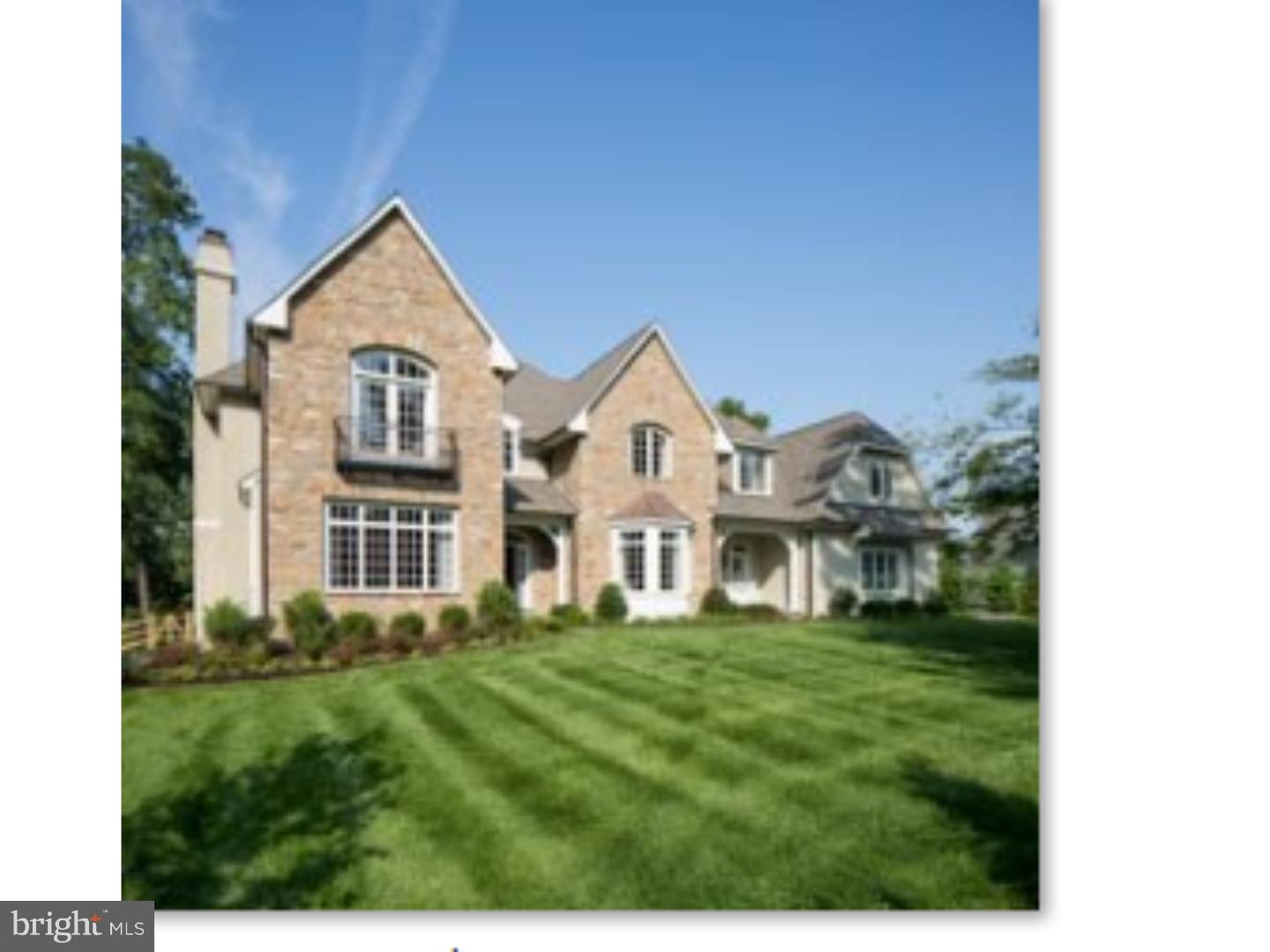 a view of a yard in front of house