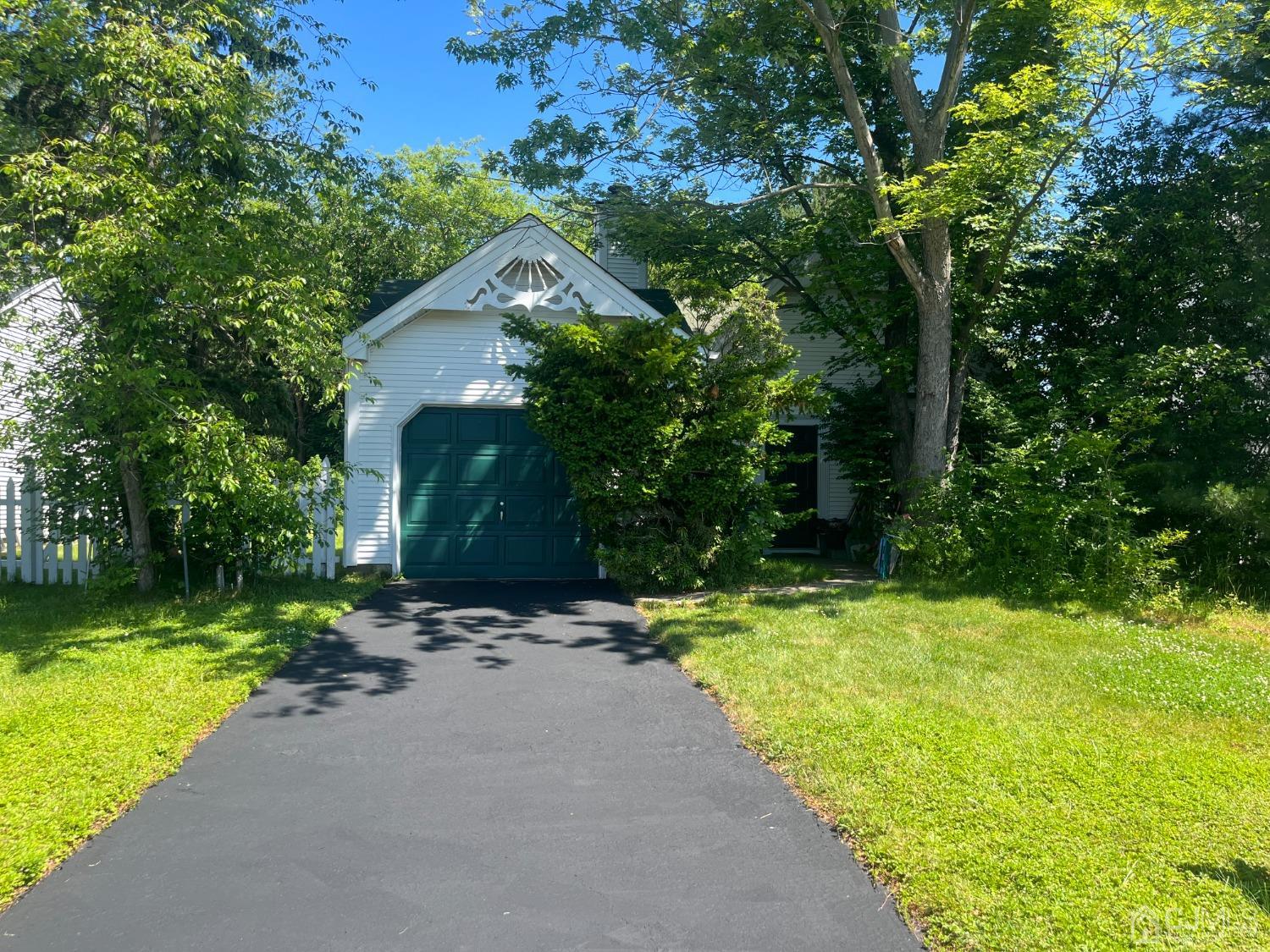 52 Rice Run East Brunswick, NJ 08816 - Photo 2 of 13 Gallery Image 2