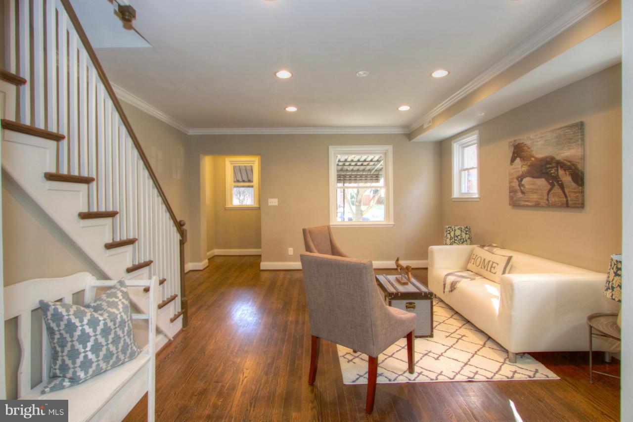 4624 Harcourt Road Baltimore, MD 21214 - Photo 2 of 17 Living Room
