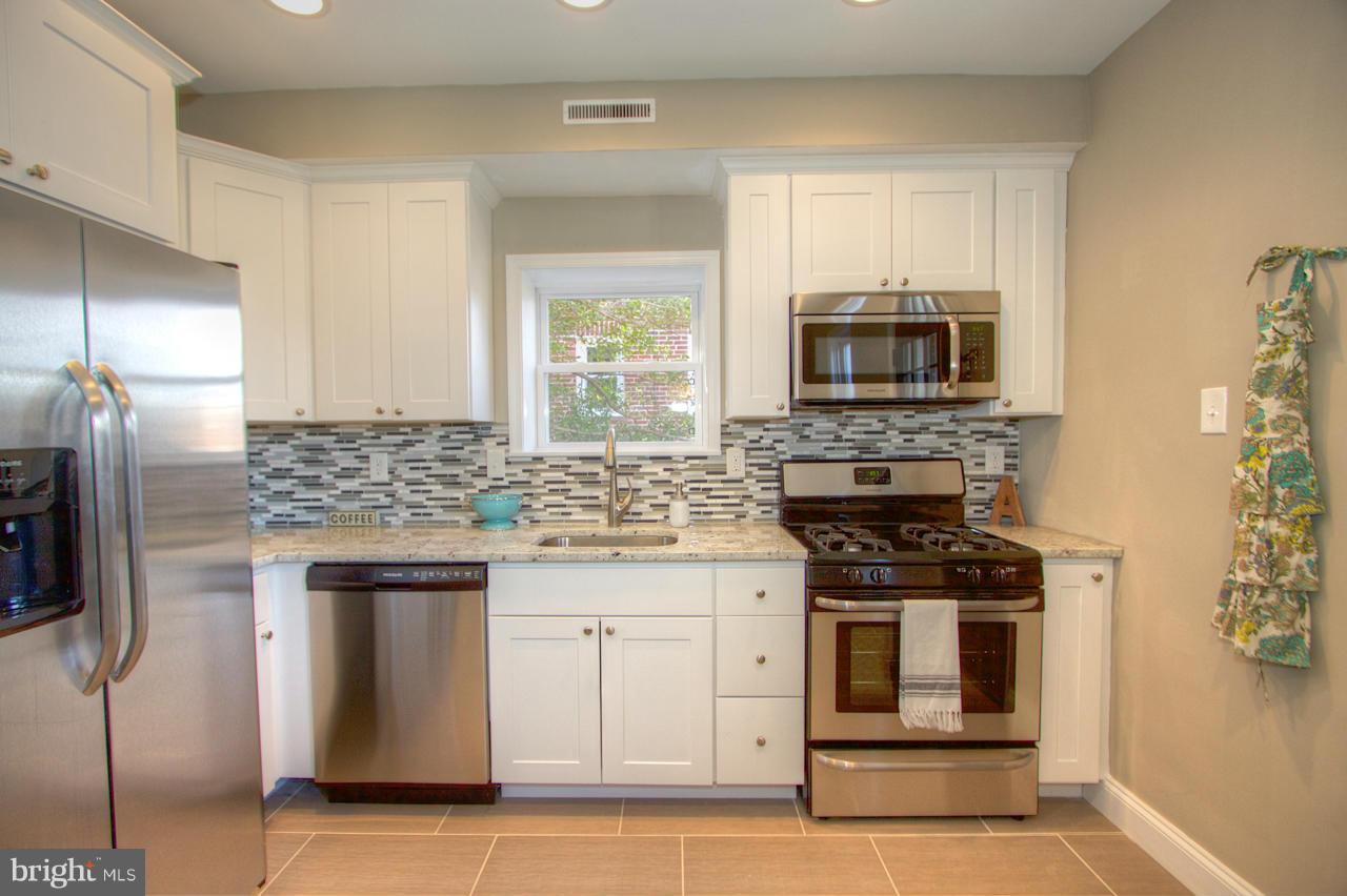4624 Harcourt Road Baltimore, MD 21214 - Photo 4 of 17 Kitchen