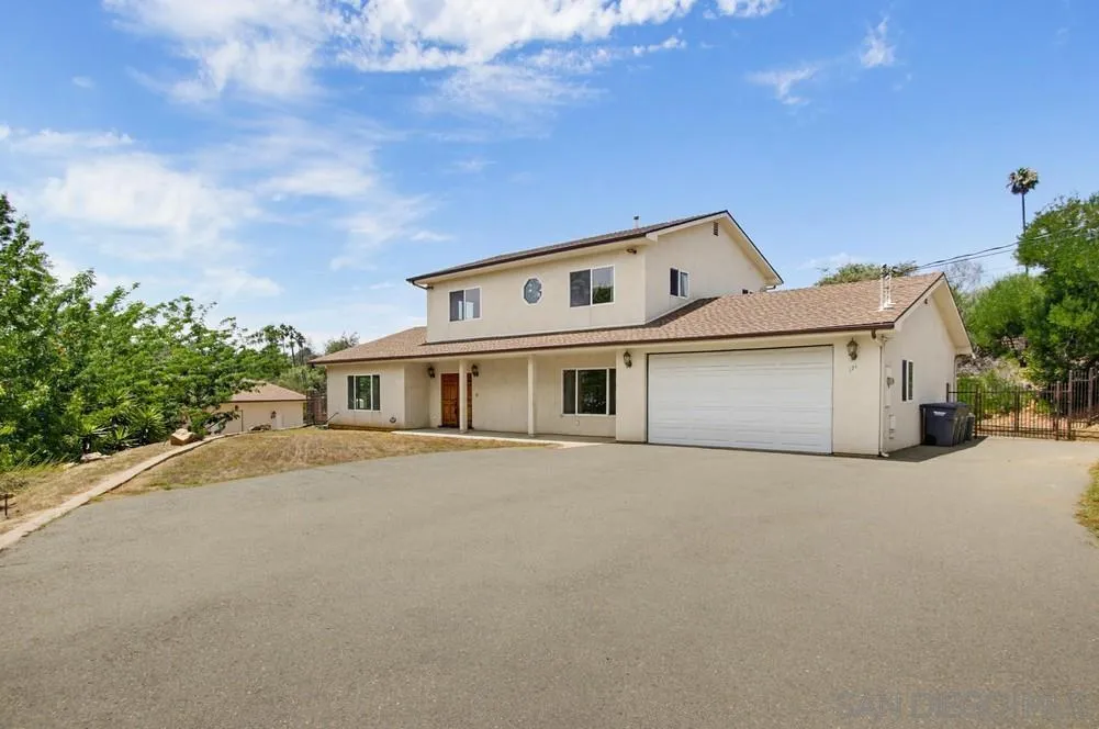 171 Dawn View Way El Cajon, CA 92021 - Photo 9 of 75
