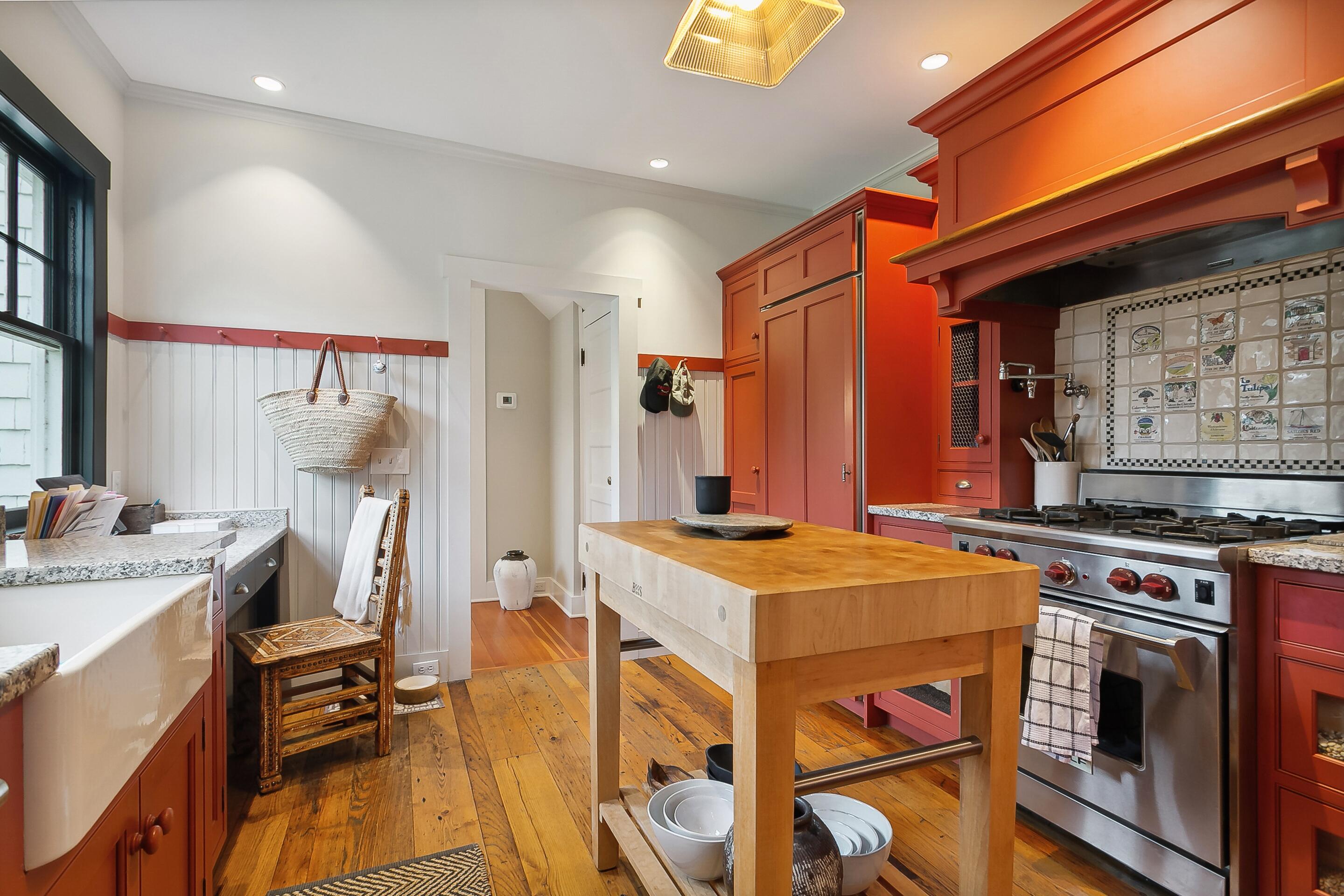 35 Old Farm Road Darien, CT 06820 - Photo 14 of 26 a kitchen that has a stove and a table