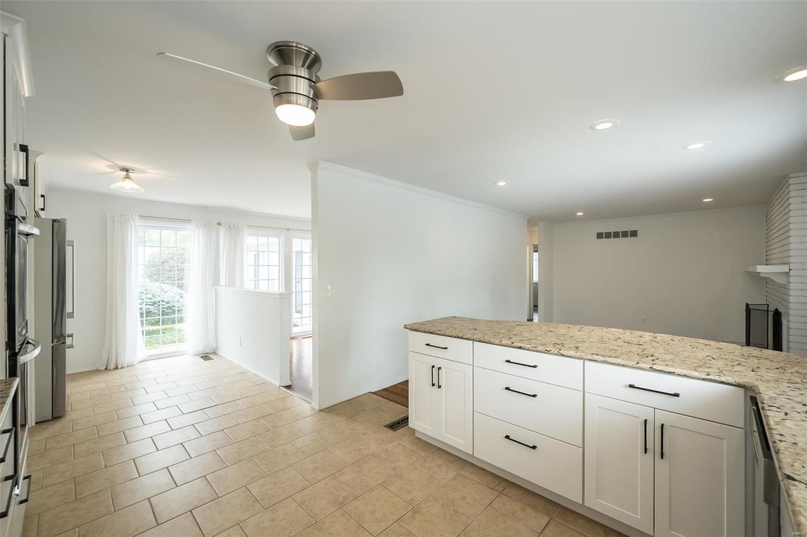 369 Greenmore Drive Ballwin, MO 63011 - Photo 12 of 30