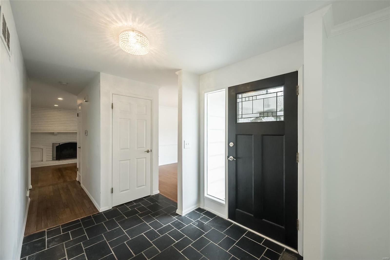 369 Greenmore Drive Ballwin, MO 63011 - Photo 5 of 30