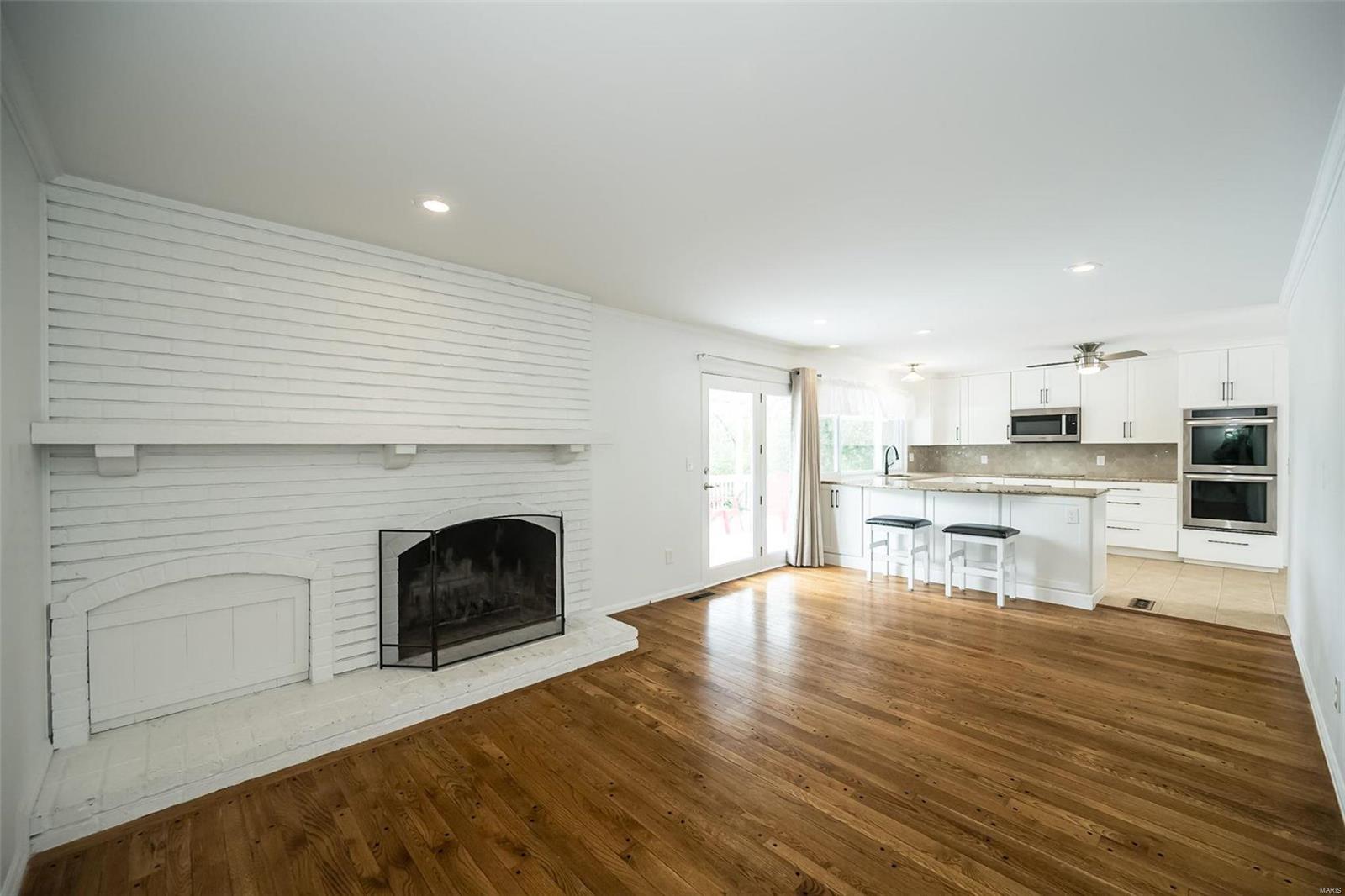 369 Greenmore Drive Ballwin, MO 63011 - Photo 6 of 30