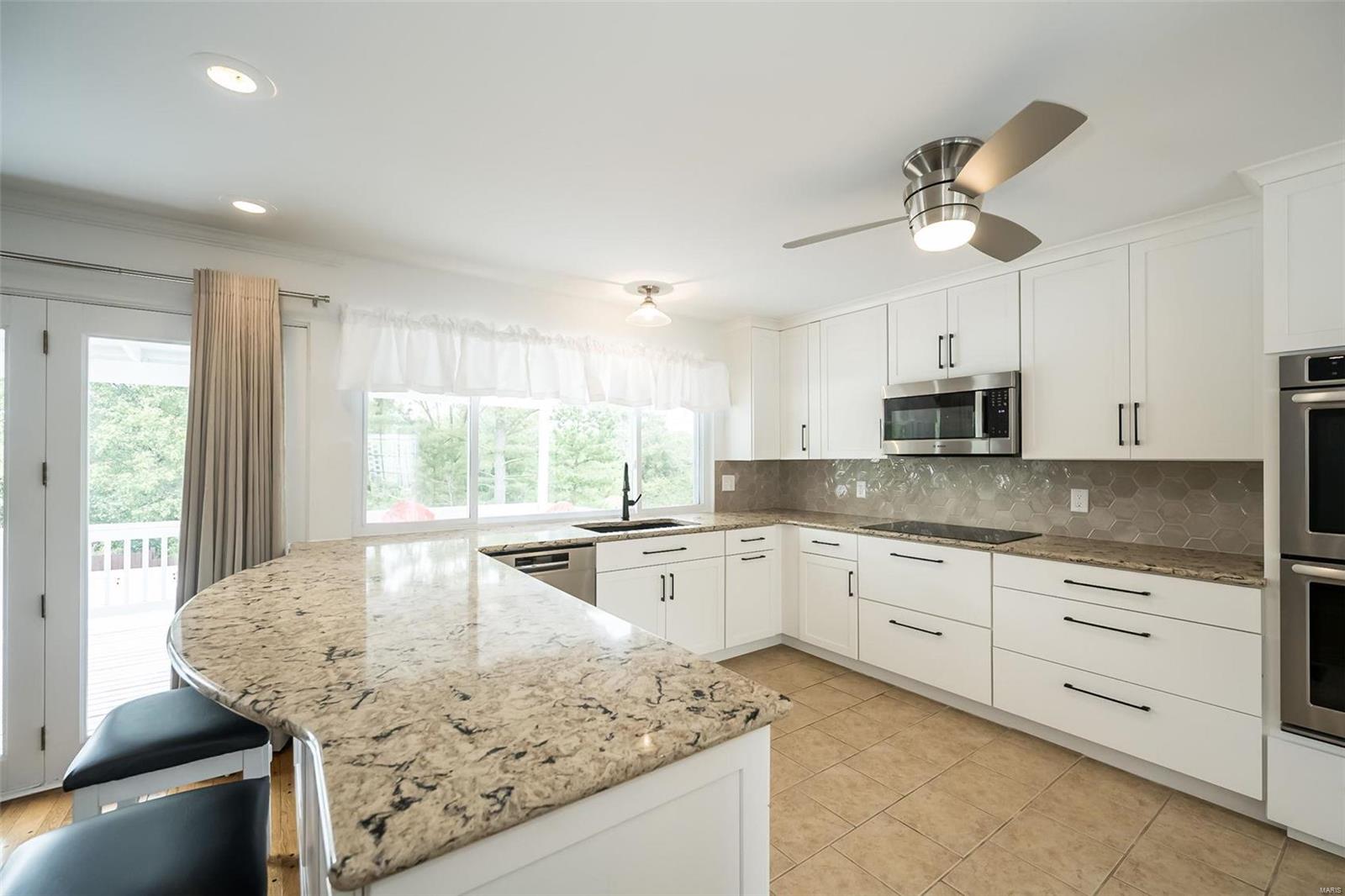 369 Greenmore Drive Ballwin, MO 63011 - Photo 8 of 30