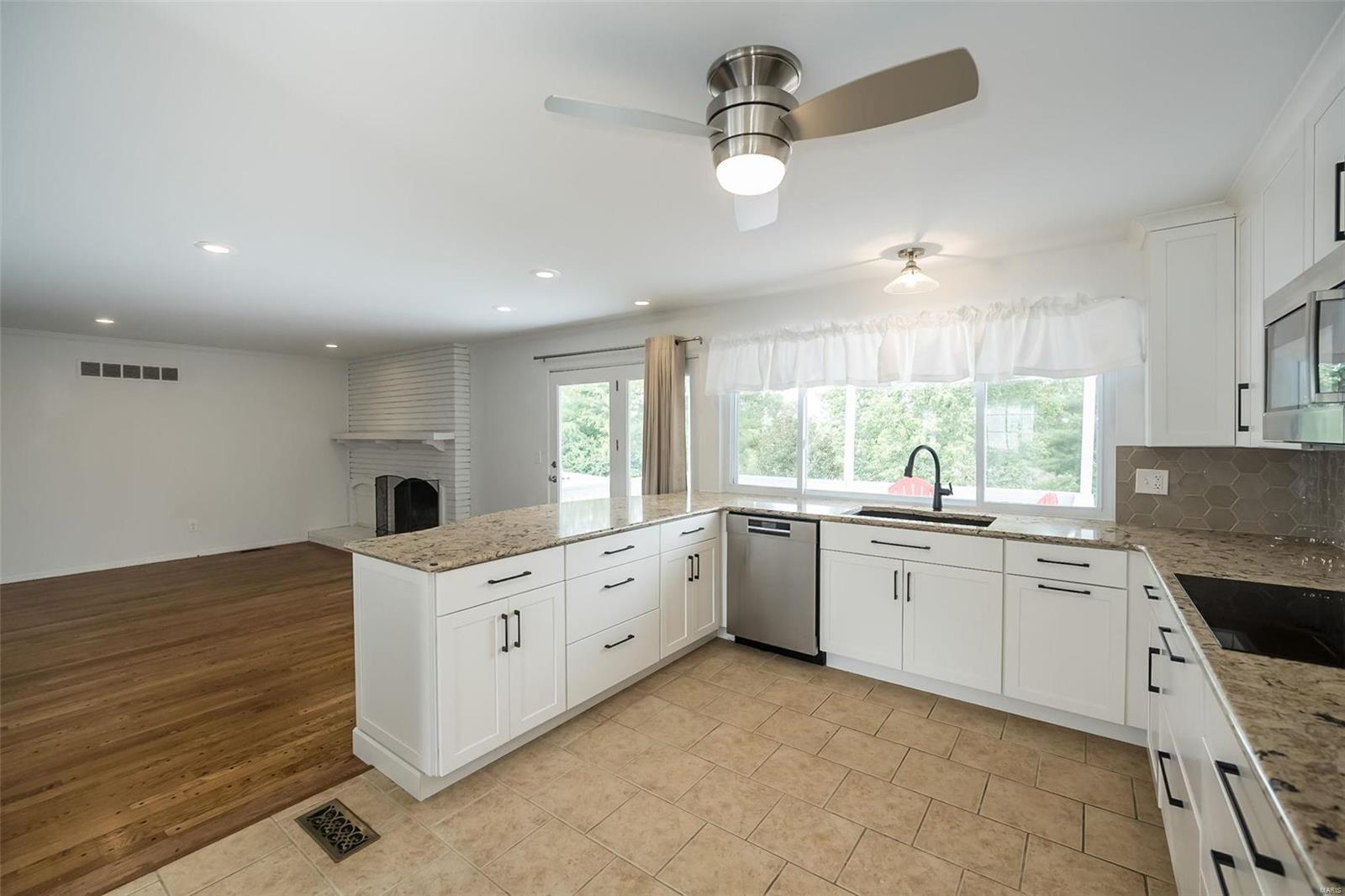 369 Greenmore Drive Ballwin, MO 63011 - Photo 9 of 30