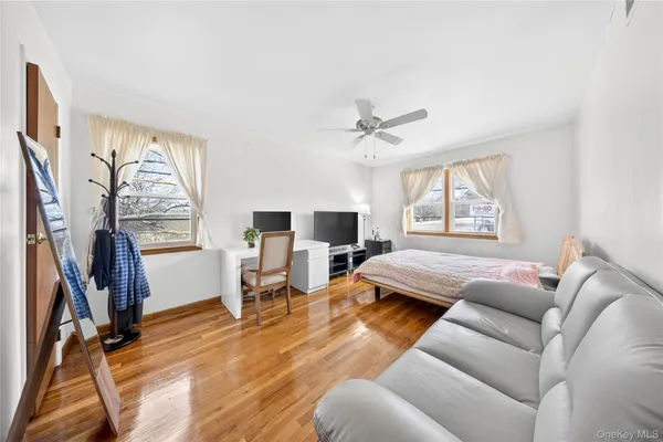 $925,000 | 62-01 Douglaston Parkway | Douglaston