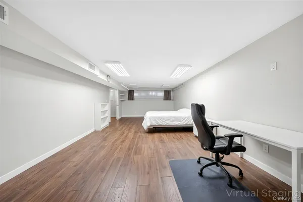 $925,000 | 62-01 Douglaston Parkway | Douglaston