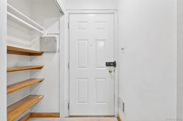 $925,000 | 62-01 Douglaston Parkway | Douglaston