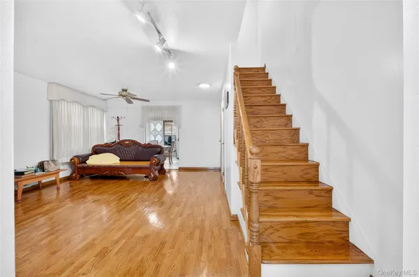 $925,000 | 62-01 Douglaston Parkway | Douglaston
