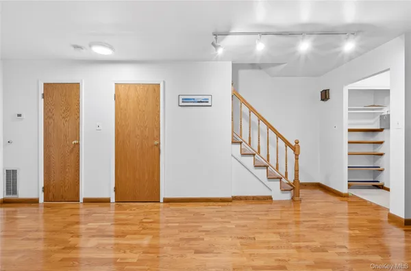$925,000 | 62-01 Douglaston Parkway | Douglaston