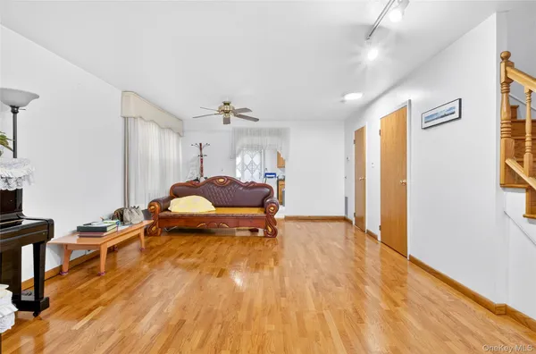 $925,000 | 62-01 Douglaston Parkway | Douglaston
