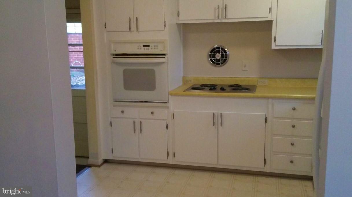 427 Branch Drive Silver Spring, MD 20901 - Photo 4 of 16 New oven and cooktop