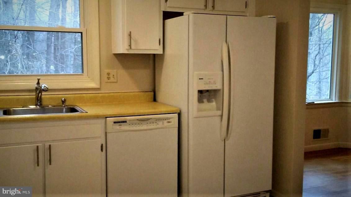 427 Branch Drive Silver Spring, MD 20901 - Photo 6 of 16 New dishwasher and IM refrigerator