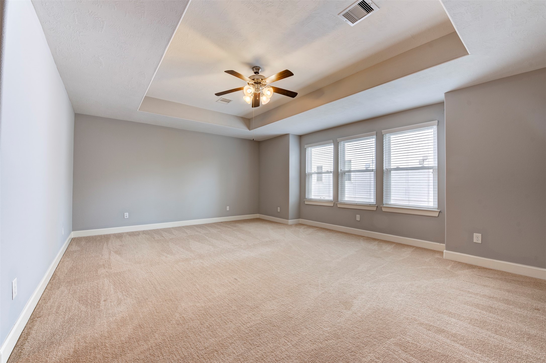 1811 Wichita Street, Unit A Houston, TX 77004 - Photo 17 of 36 a view of an empty room with a window