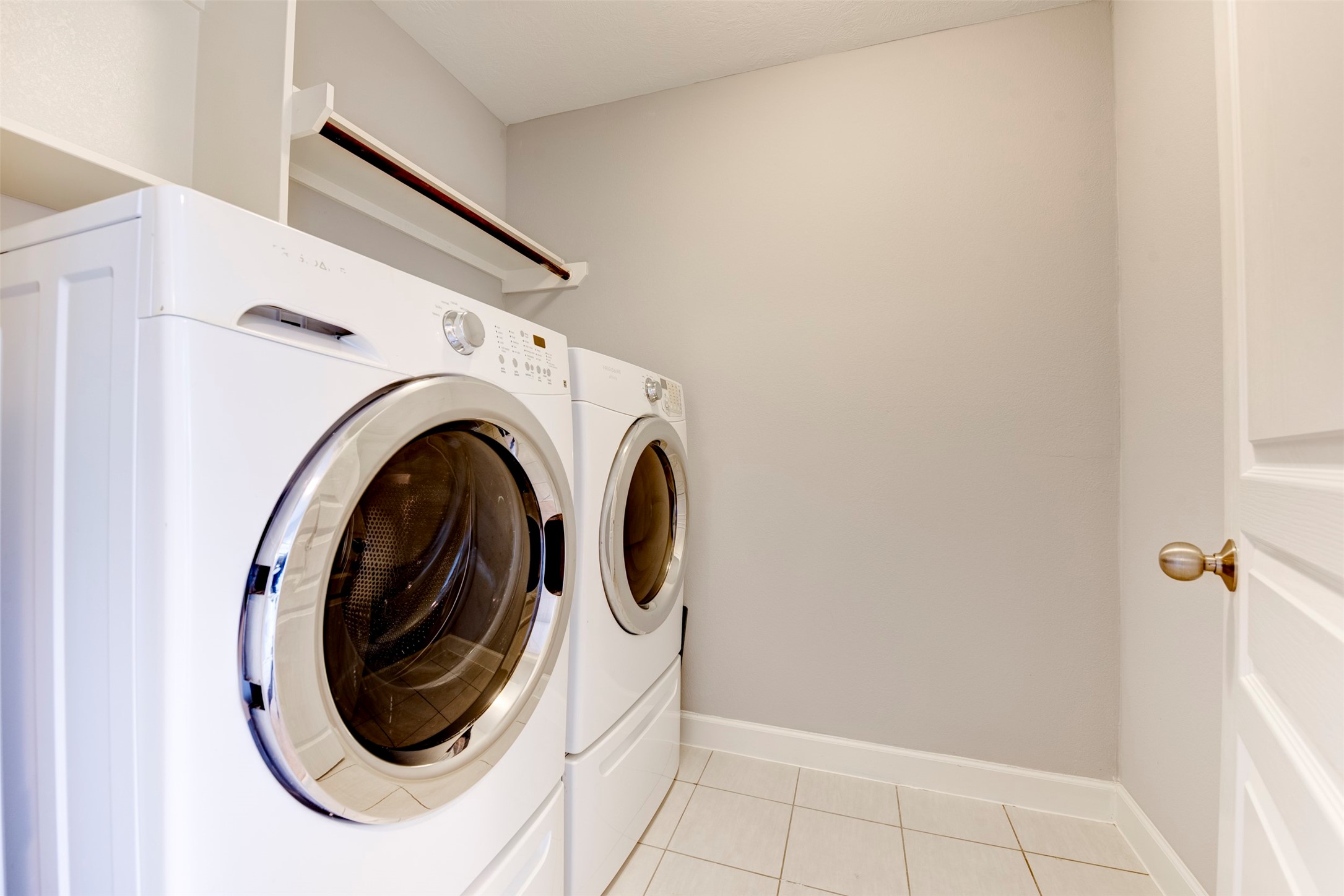 1811 Wichita Street, Unit A Houston, TX 77004 - Photo 23 of 36 a utility room with dryer and washer