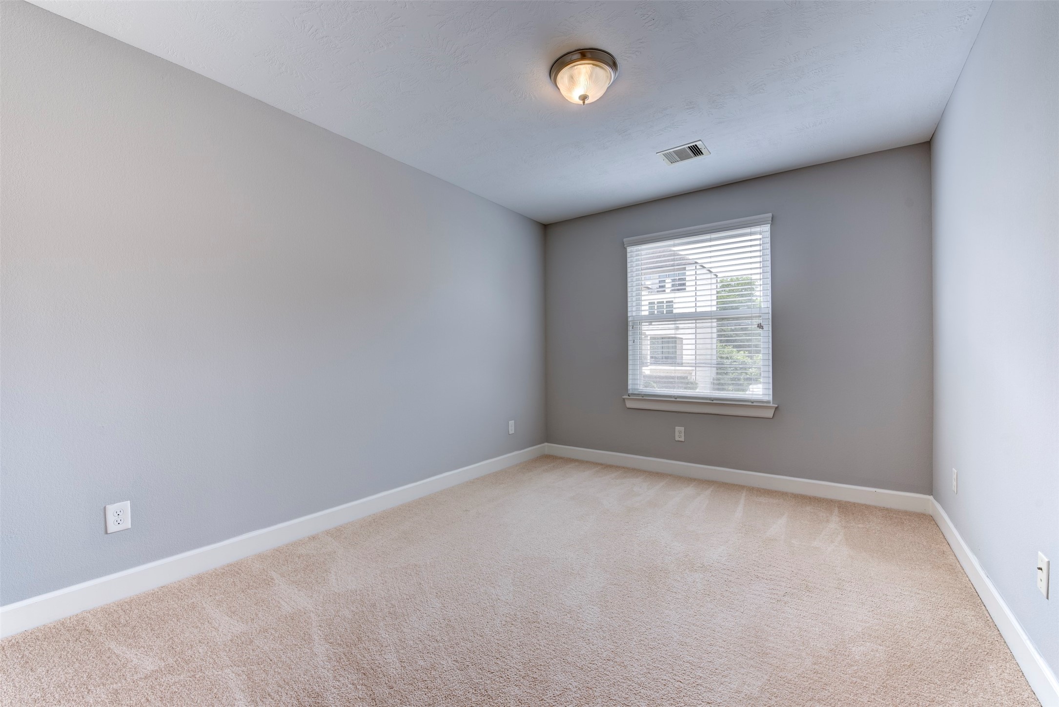1811 Wichita Street, Unit A Houston, TX 77004 - Photo 24 of 36 an empty room with windows