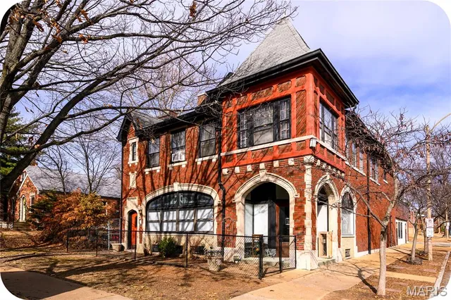 $750,000 | 5001 Pernod Avenue, St. Louis, MO 63139