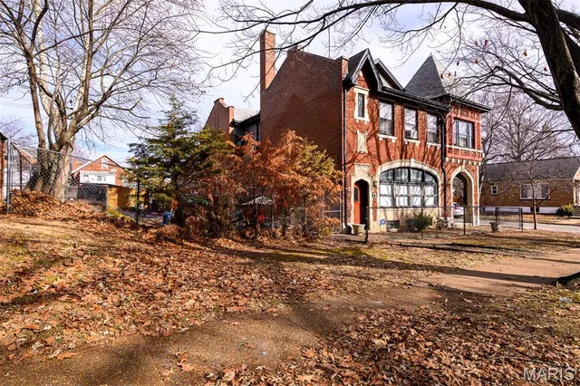 $750,000 | 5001 Pernod Avenue, St. Louis, MO 63139