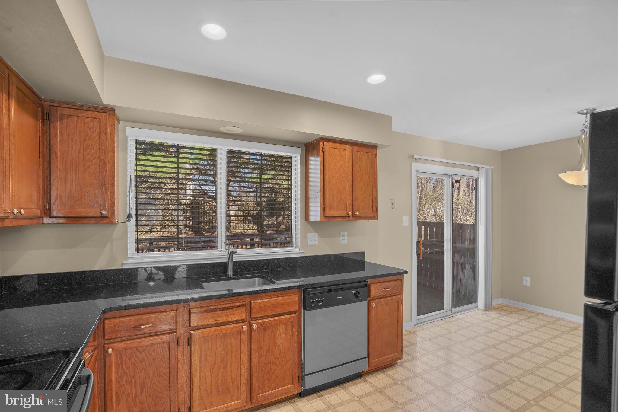 2216 Wimbledon Circle Silver Spring, MD 20906 - Photo 17 of 43 Huge Eat In Kitchen