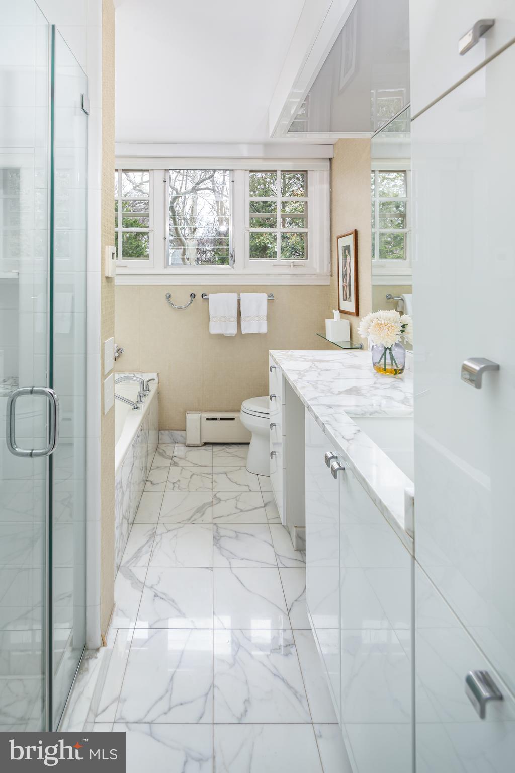 210 Kent Road Ardmore, PA 19003 - Photo 47 of 66 Second Floor Hallway Bathroom