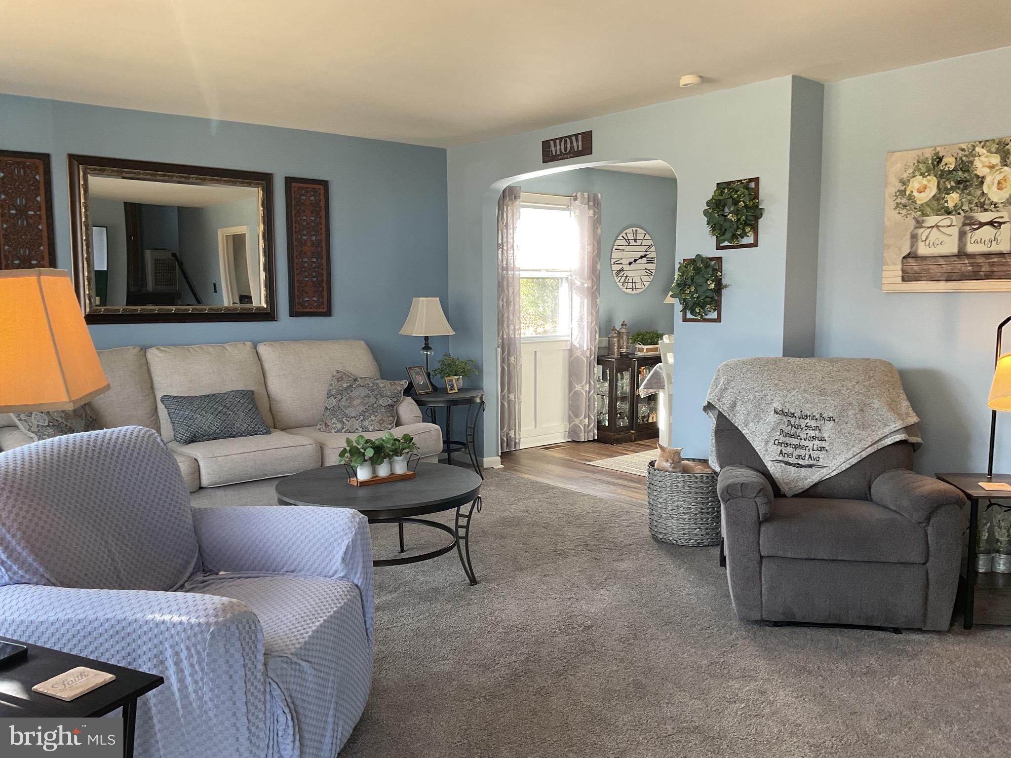 Bright and sunny Living Room